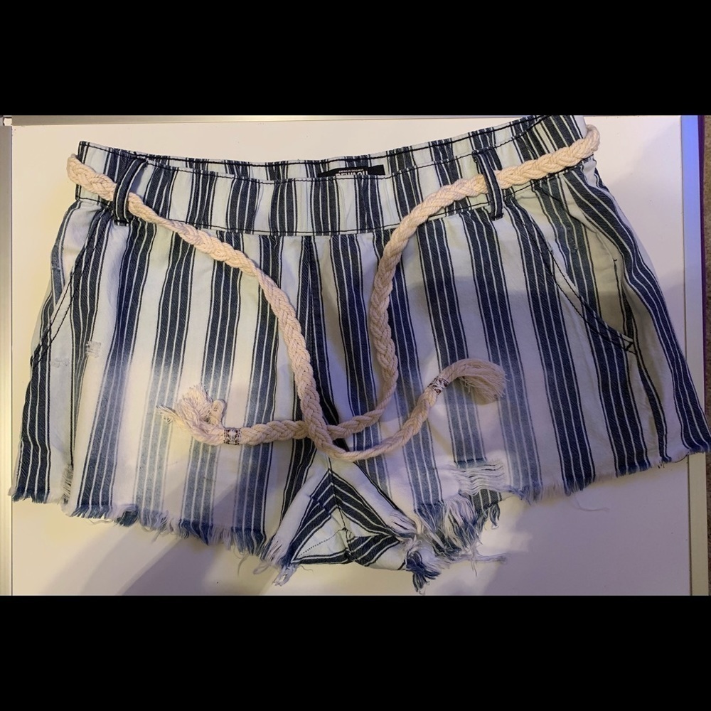American Original Rewash Hem Shorts - Picture 2 of 8